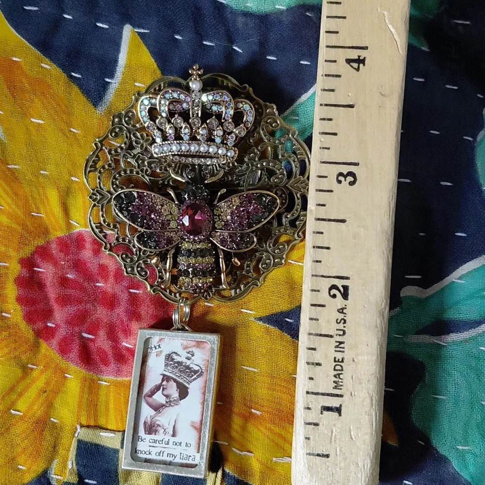 Artisan QUEEN BEE Brooch - Picture 6 of 6
